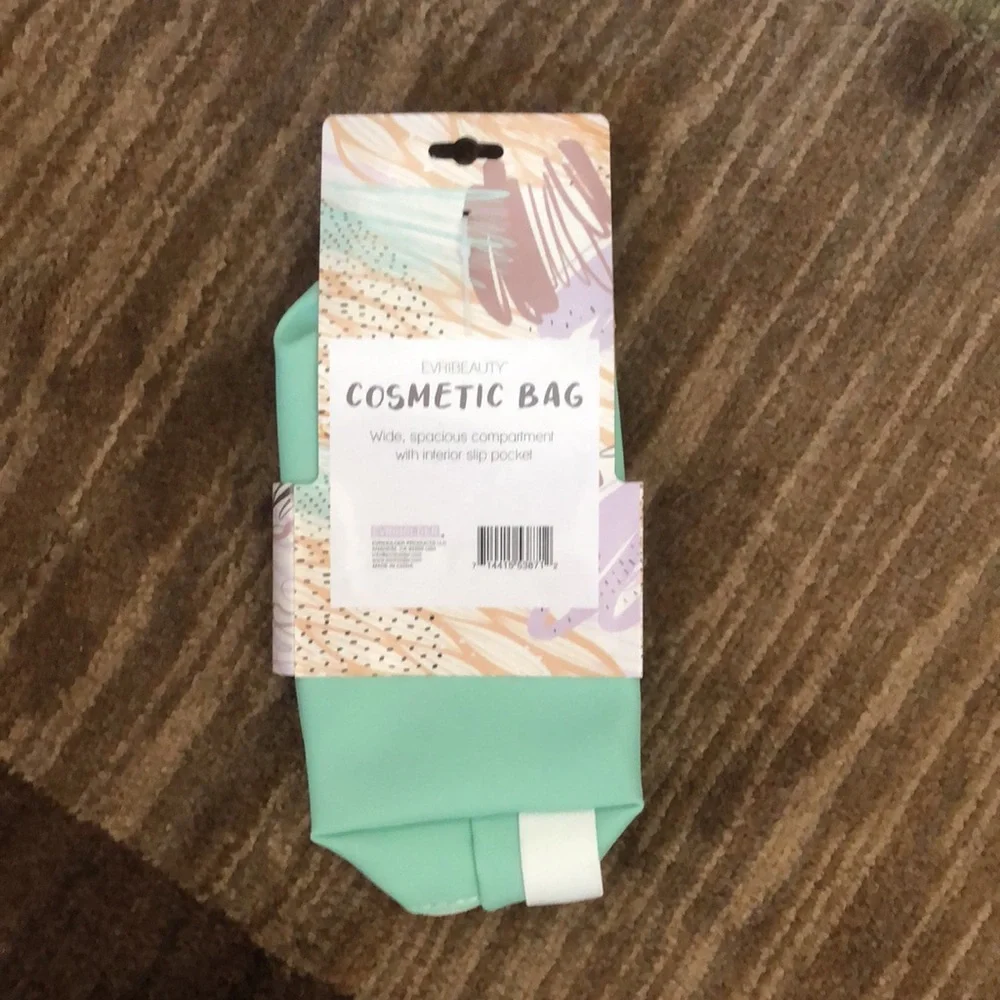 🌵3/$15 Evribeauty green sea foam zipper cosmetic bag (see description)